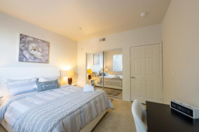 Deluxe 2 Bedroom Apartment / W Pool and Washer &; Dryer in Unit - Sleeps 5